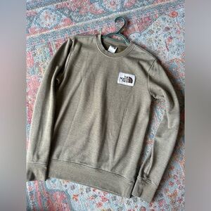 🏔️ The North Face Men's Crewneck Sweatshirt in Olive Green